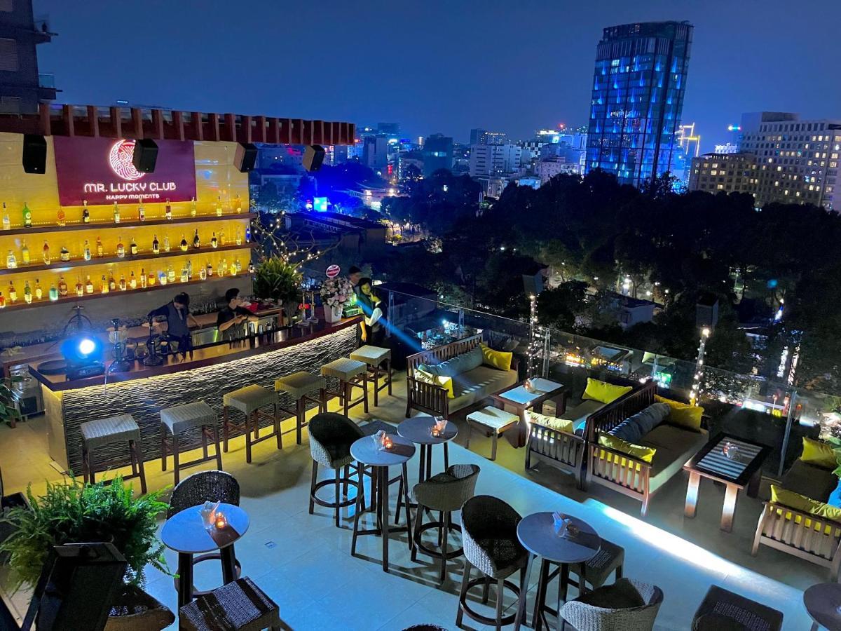 Happy Life Grand Hotel & Rooftop Skybar Ho Či Minovo Město Exteriér fotografie